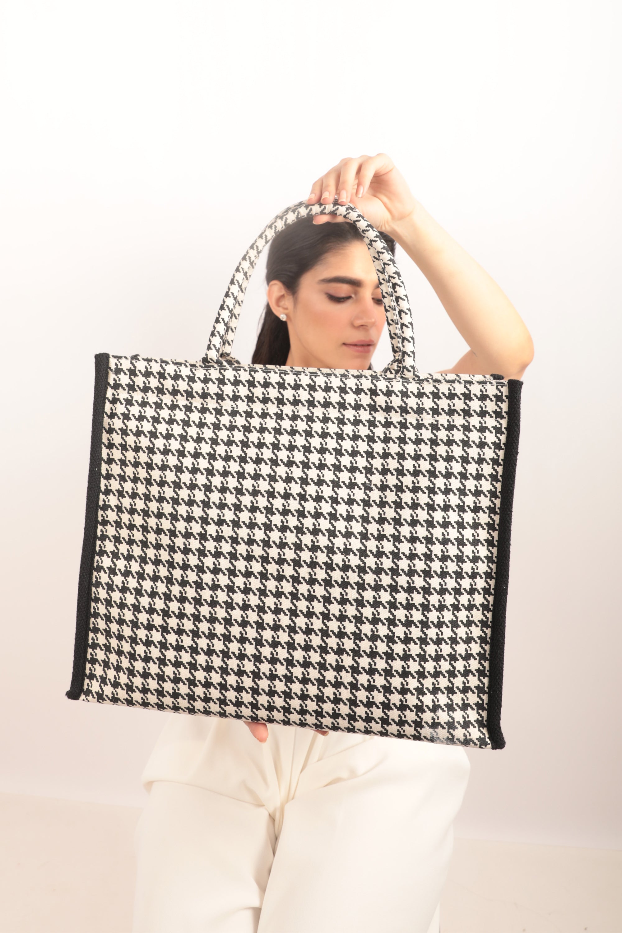 Madison Box Tote bag Black