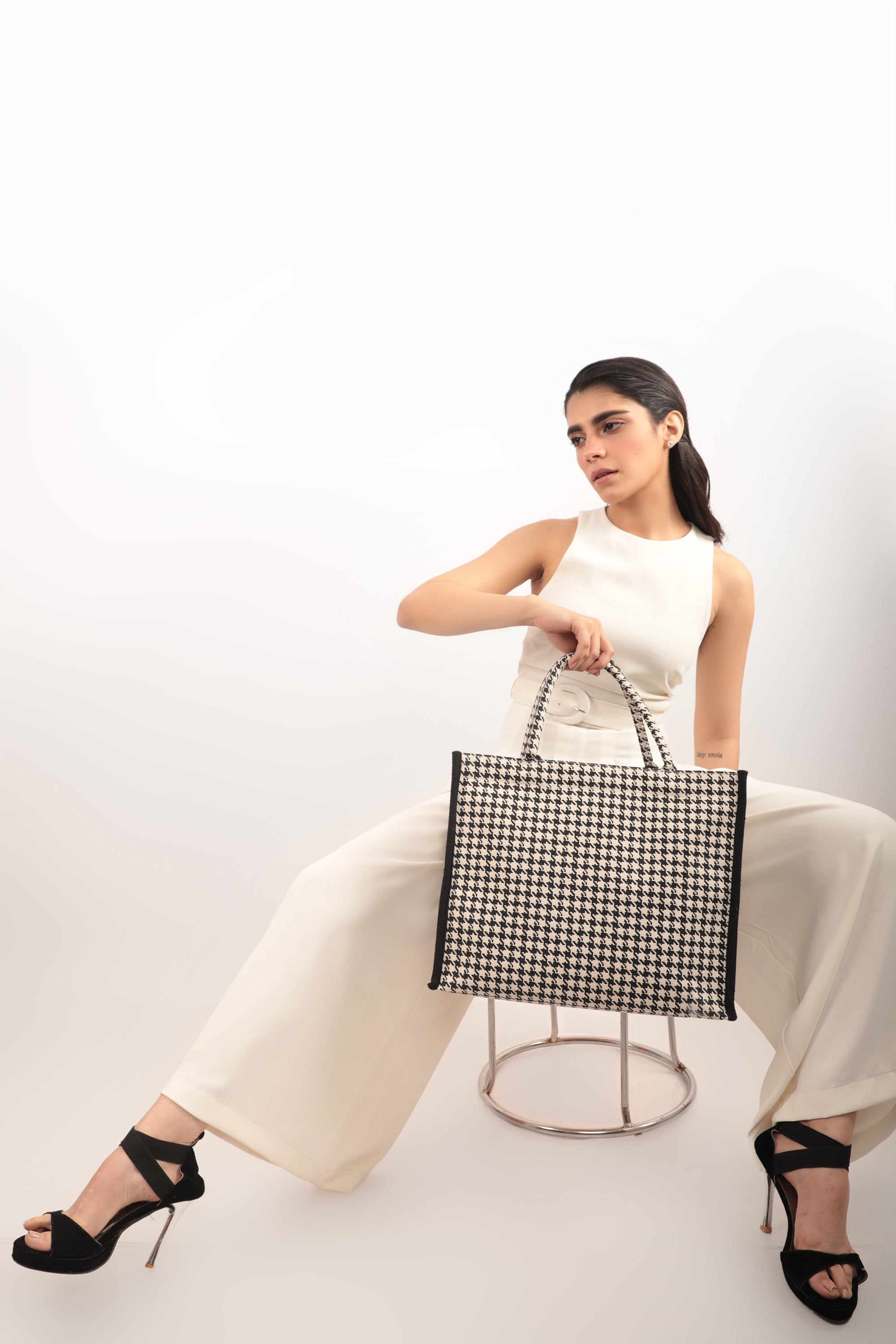 Madison Box Tote bag Black