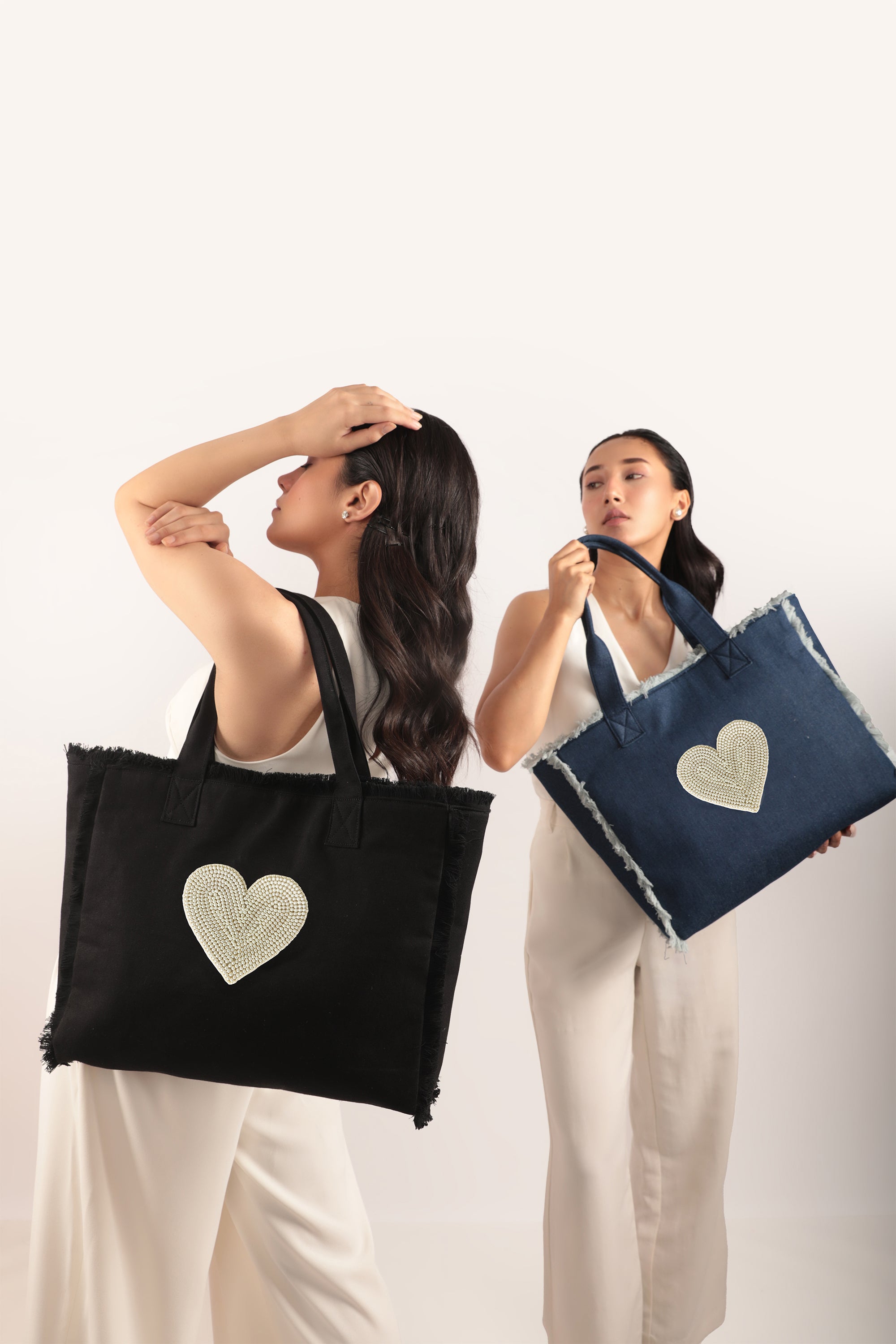 Amor Pearl Fringe Tote Bag Black